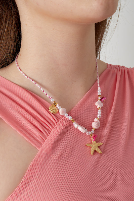 Halsband med snäckor och sjöstjärnor