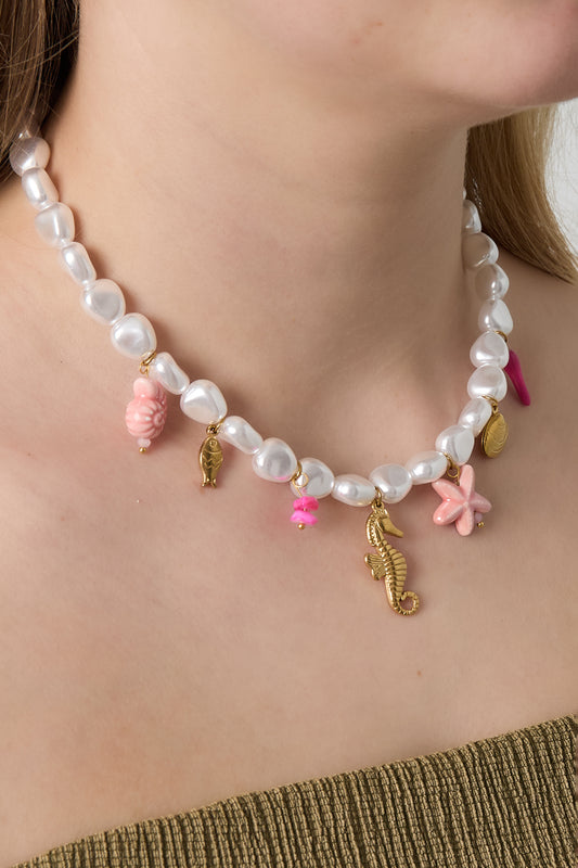 Halsband med sjöhäst- och havsberlocker
