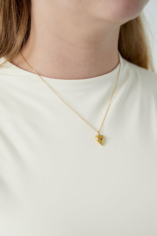 Halsband med hjärtformad hänge och födelsesten