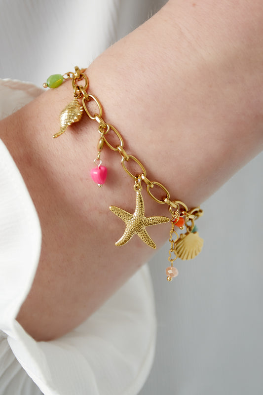 Tropiskt berlockarmband
