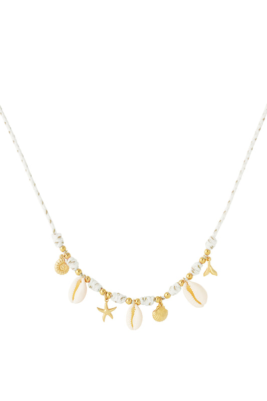 Halsband med snäckskal och berlock