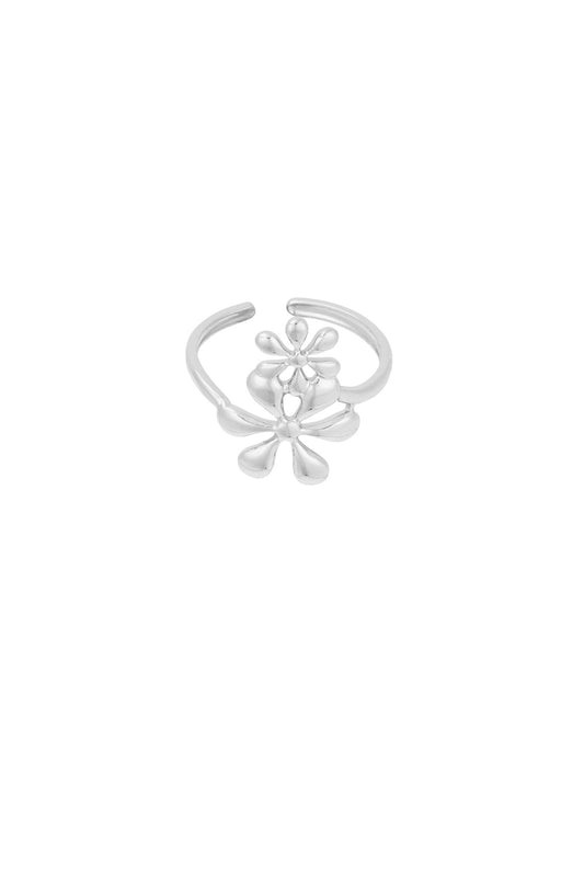 Blommig statement-ring