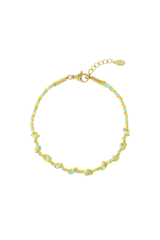 Flätat armband med sommarkänsla