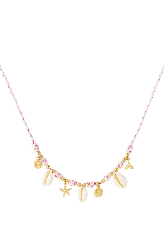 Halsband med snäckskal och berlock