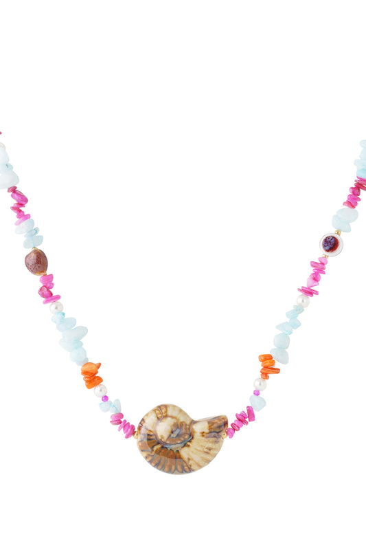 Halsband med snäckskal