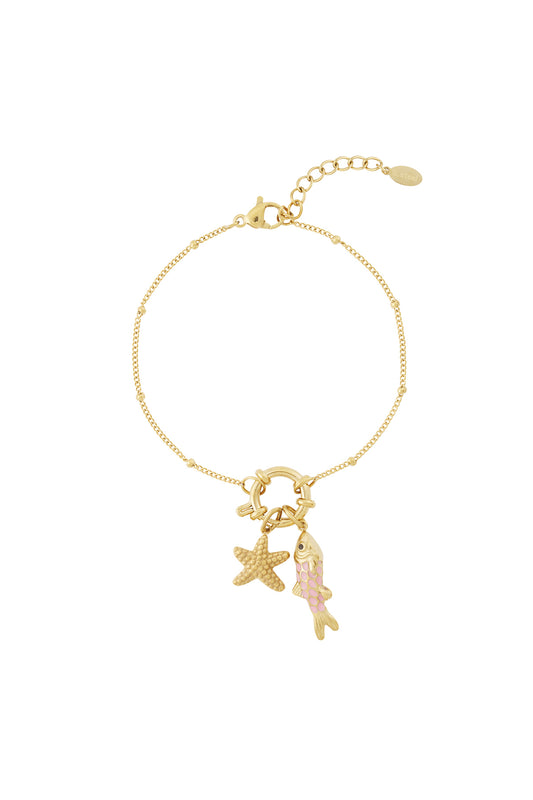 Armband med gyllene krabbmotiv och utbytbara havsberlocker